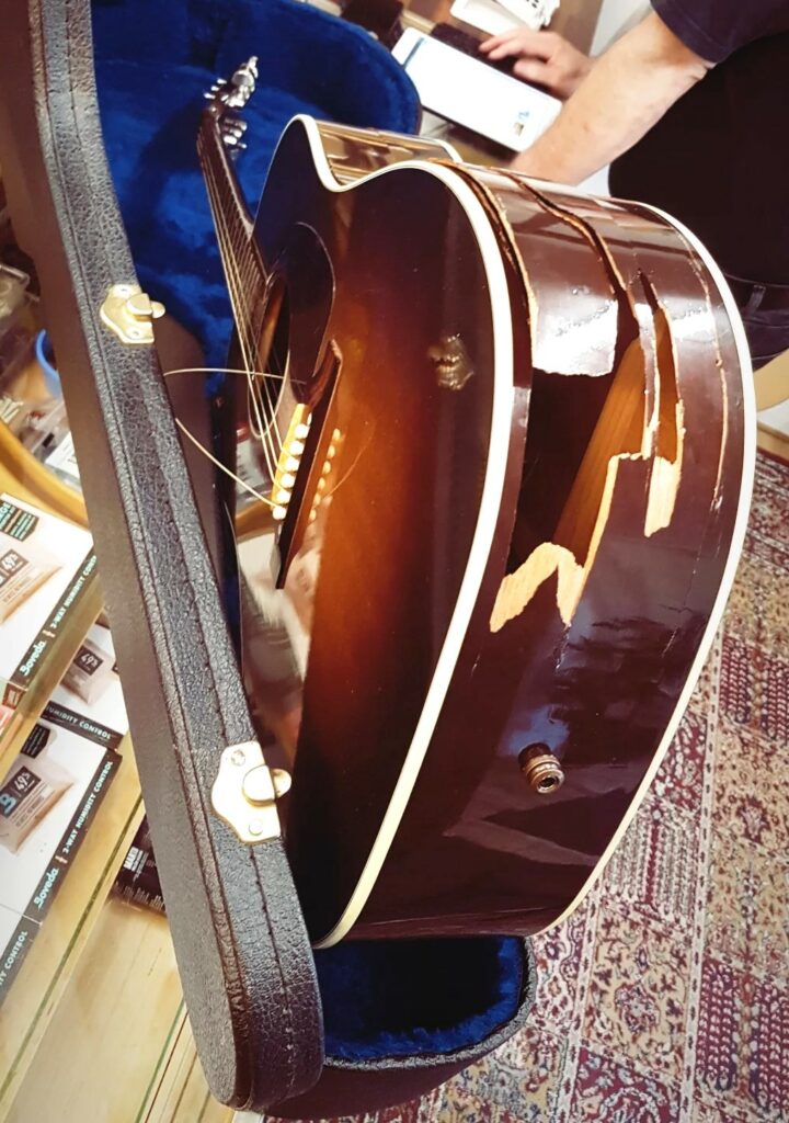 Gibson J-45 sargbyte