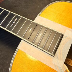 Halsomsättning på en Martin OM-42