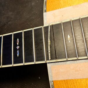 Halsomsättning på en Martin OM-42