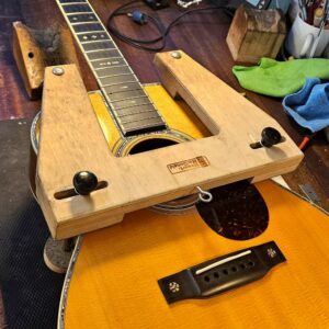 Halsomsättning på en Martin OM-42