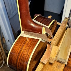 Halsomsättning på en Martin OM-42