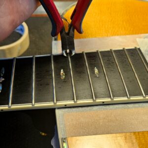 Halsomsättning på en Martin OM-42