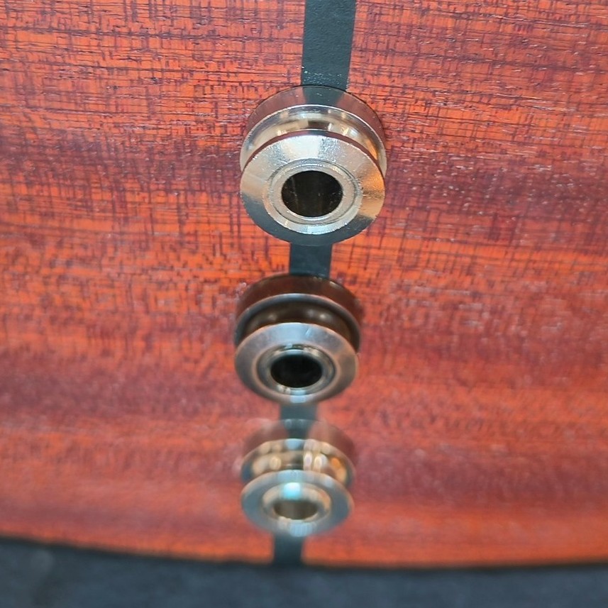 4 olika mikrofonsystem i samma gitarr